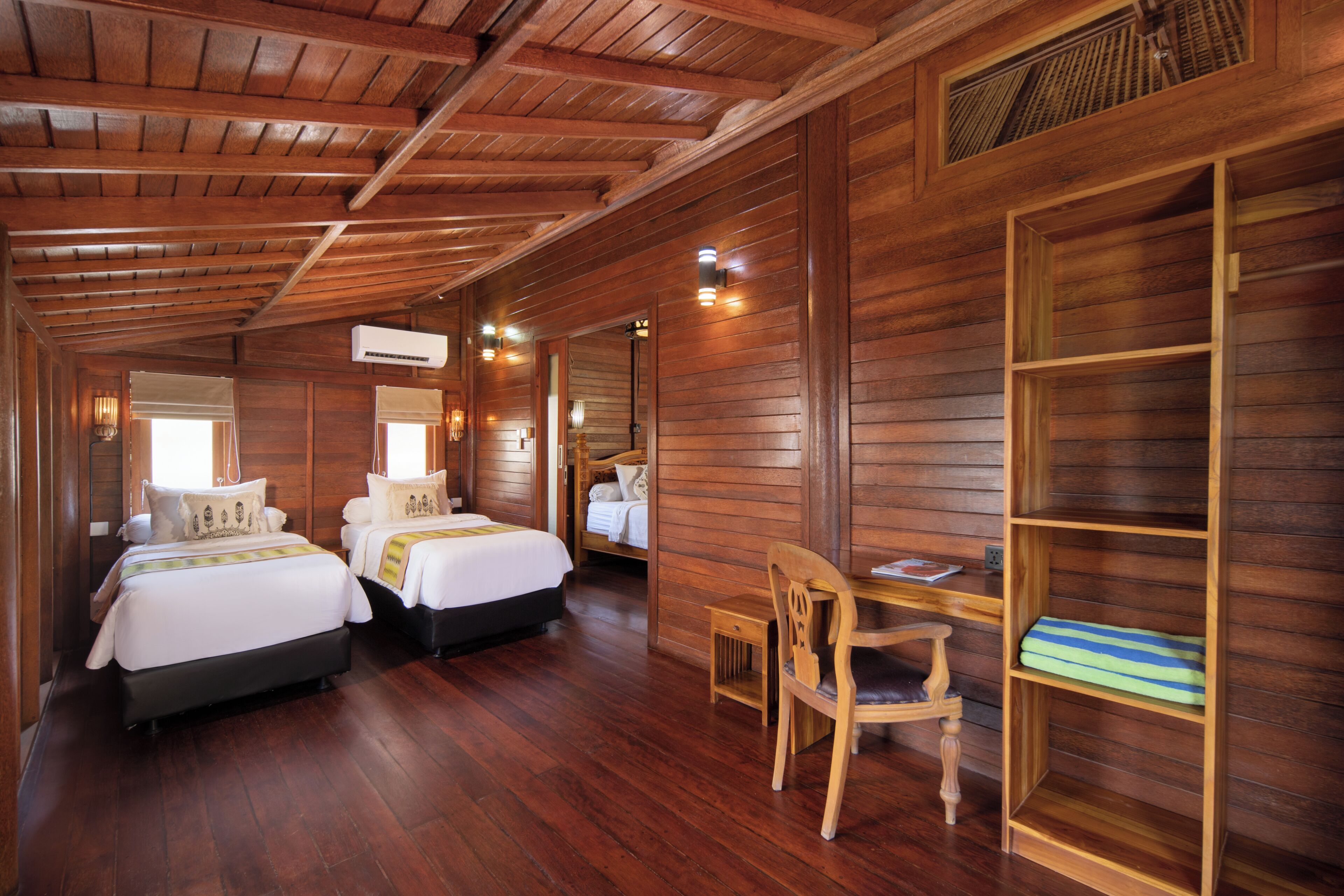 Studio Tiêu chuẩn, 1 giường cỡ king, cạnh hồ bơi | Minibar, két bảo mật tại phòng, bàn, bàn ủi/dụng cụ ủi quần áo 