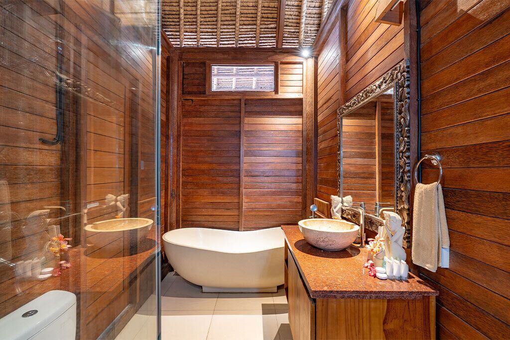 villa gecko | bathroom | shower, free toiletries, hair dryer, soap