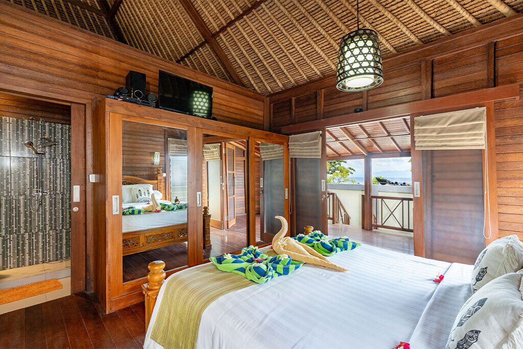 villa gecko | minibar, in-room safe, desk, iron/ironing board