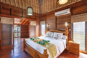 標準開放式客房, 1 張特大雙人床, 池畔 | 迷你吧、房內夾萬、書桌、熨斗/熨衫板