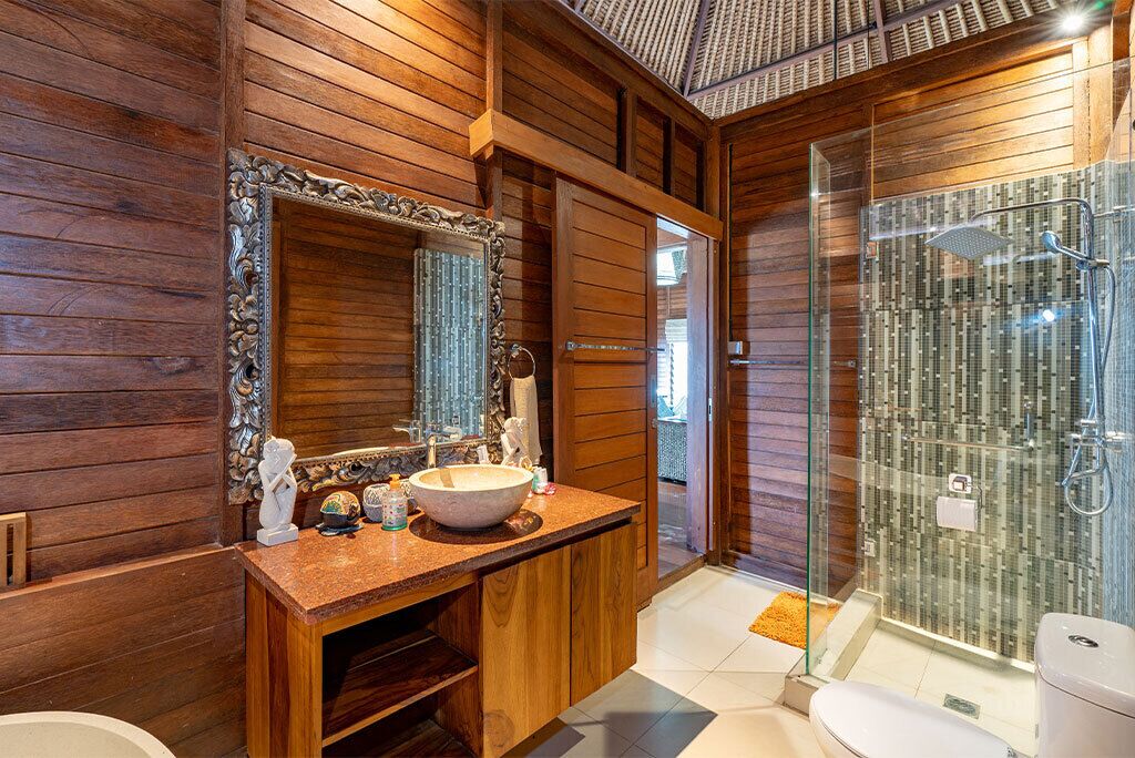 villa gecko | bathroom | shower, free toiletries, hair dryer, soap