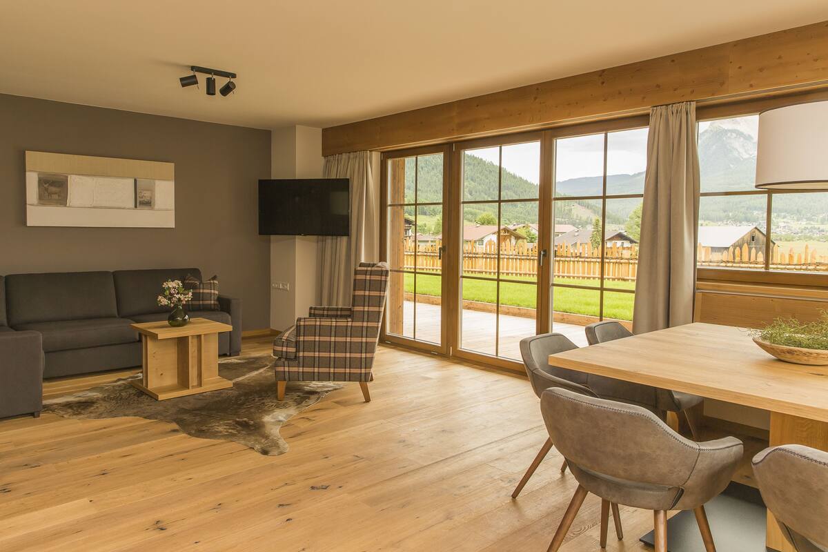 Chalet, 3 Bedrooms (NO 17, Family Chalet) | Living room | Flat-screen TV