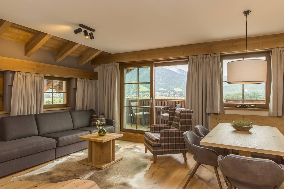 Apartment, 2 Bedrooms (NO 2, Family Apartment) | Living room | Flat-screen TV