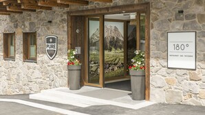 Property entrance - Apart-Hotel PURE Lermoos (Lermoos)