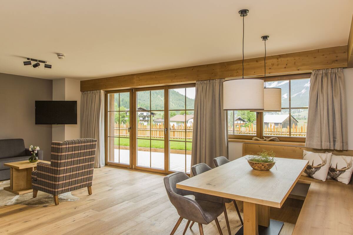 Chalet, 3 Bedrooms (NO 16, Mountain Chalet, Stockbett) | Living room | Flat-screen TV