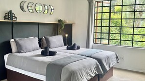 プレミアム ハウス 3 ベッドルーム | 客室ごとに異なる装飾、客室ごとに異なるインテリア、デスク、アイロン / アイロン台