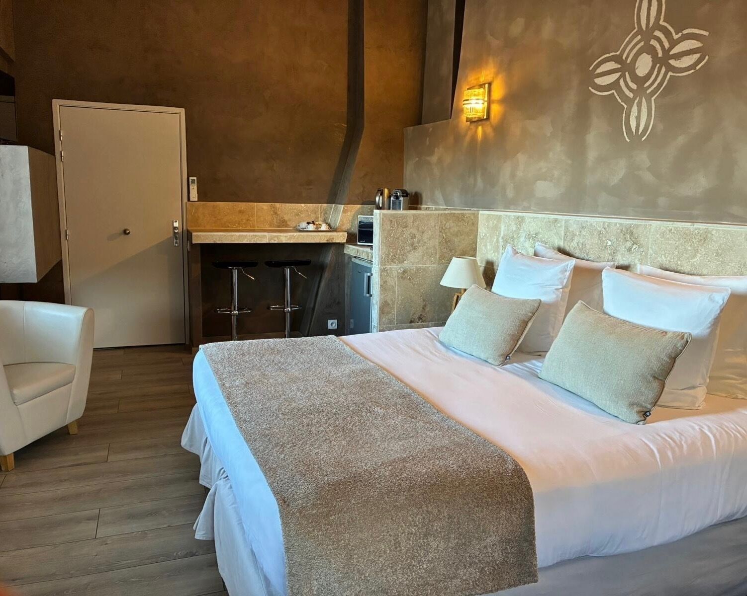 Suite Deluxe Eros Poli | Premium bedding, in-room safe, soundproofing, free WiFi