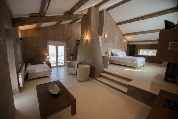 Suite Deluks (Eddy Merckx) | Seprai premium, brankas, kedap suara, dan Wi-Fi gratis