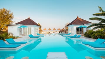 Outdoor pool, pool loungers