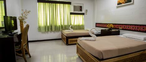 1 bedroom, desk, free WiFi, bed sheets