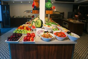 Breakfast, lunch, dinner served; international cuisine 