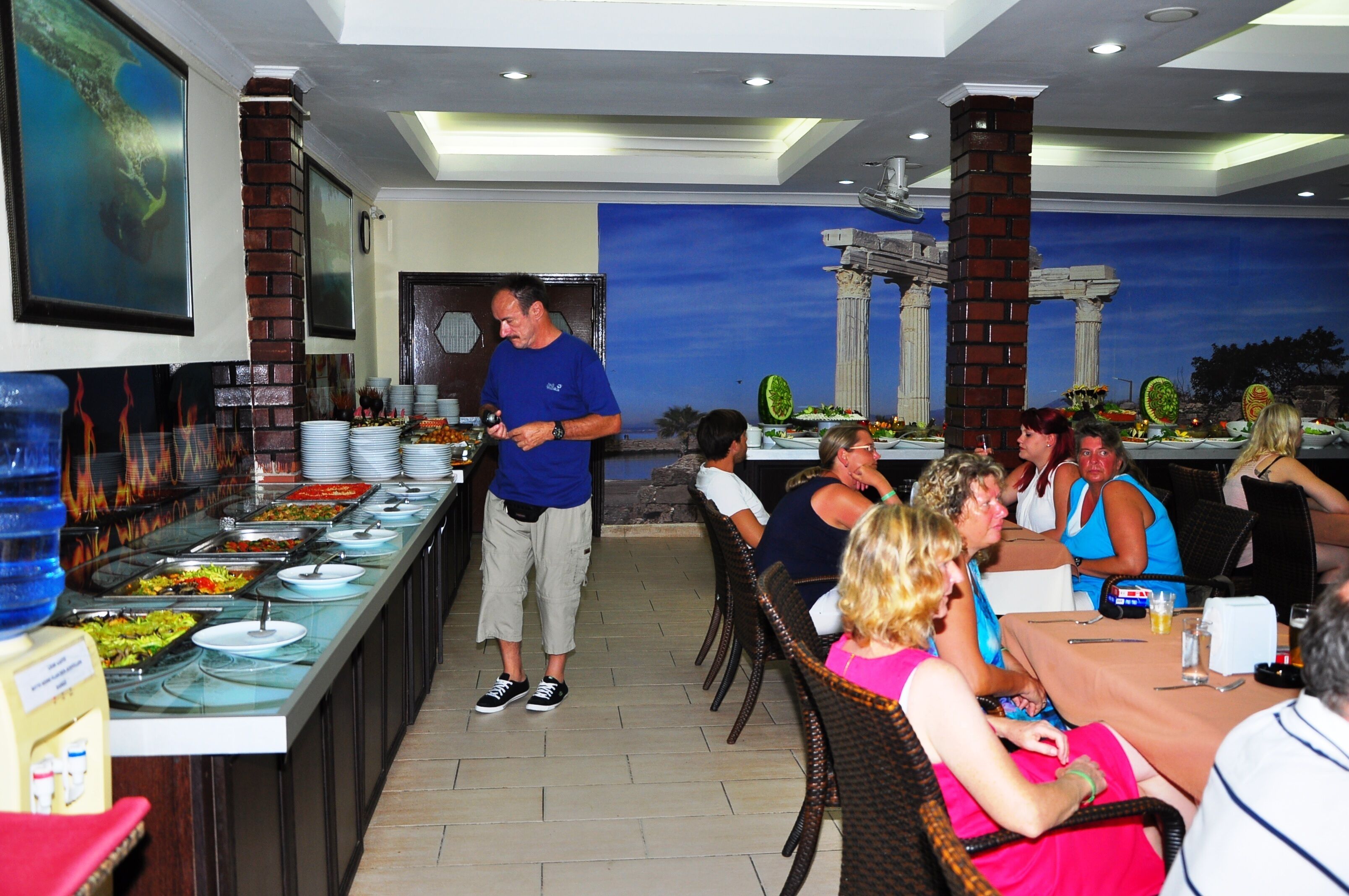 Breakfast, lunch, dinner served; international cuisine 