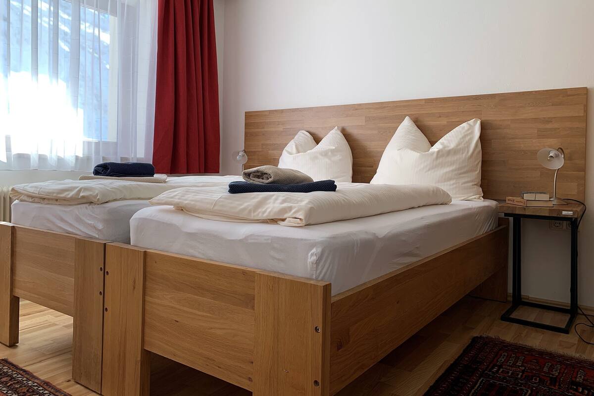 Family Apartment, 2 Bedrooms, Kitchenette, Mountain View | Desk, cribs (surcharge), WiFi (free), bed sheets