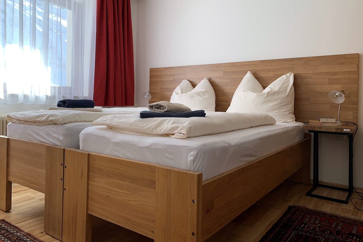 Appartamento familiare, 2 camere da letto, angolo cottura, vista montagna | Una scrivania, culle/letti per bambini (a pagamento), Wi-Fi gratuito
