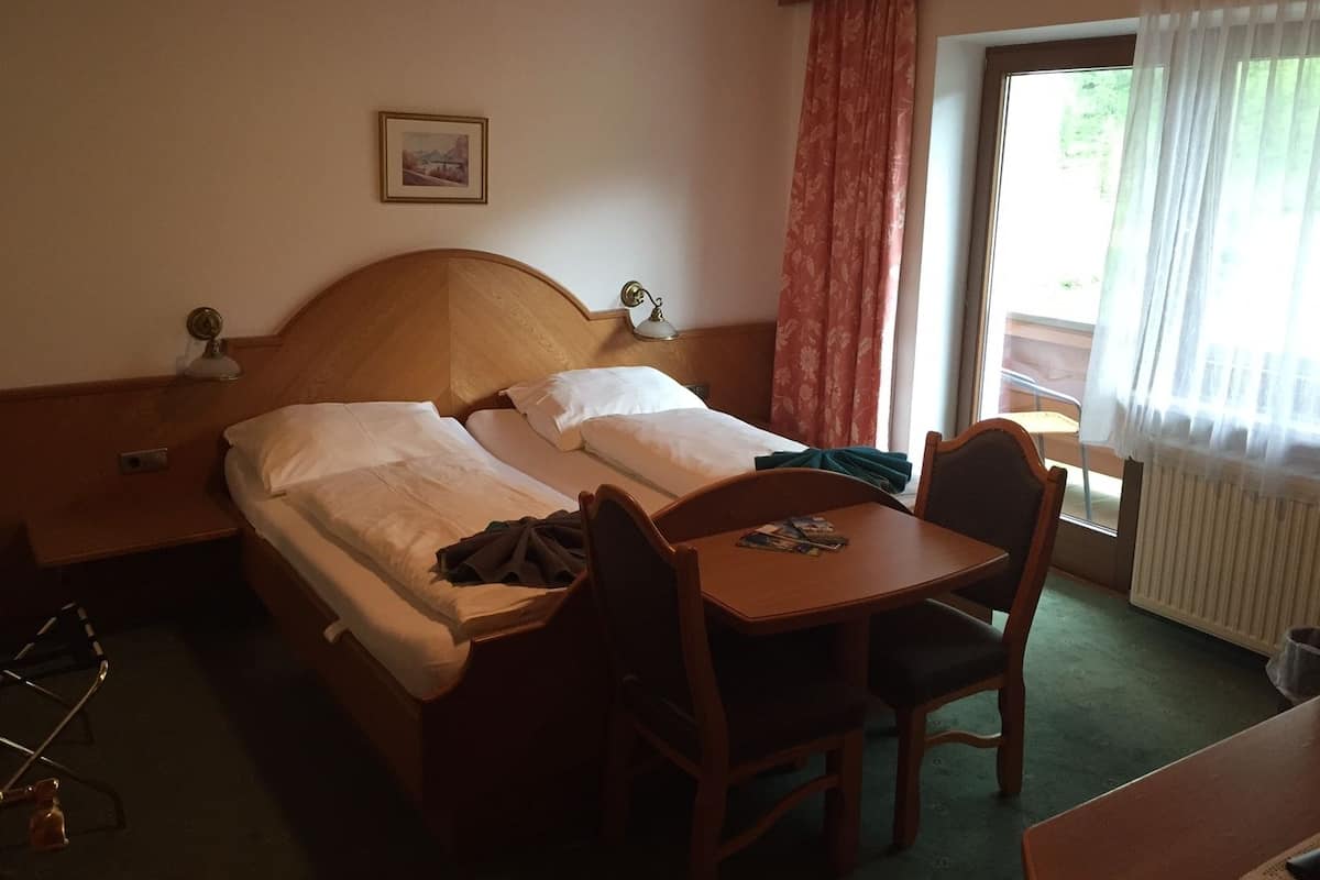 Standard Double Room | Desk, cribs (surcharge), WiFi (free), bed sheets