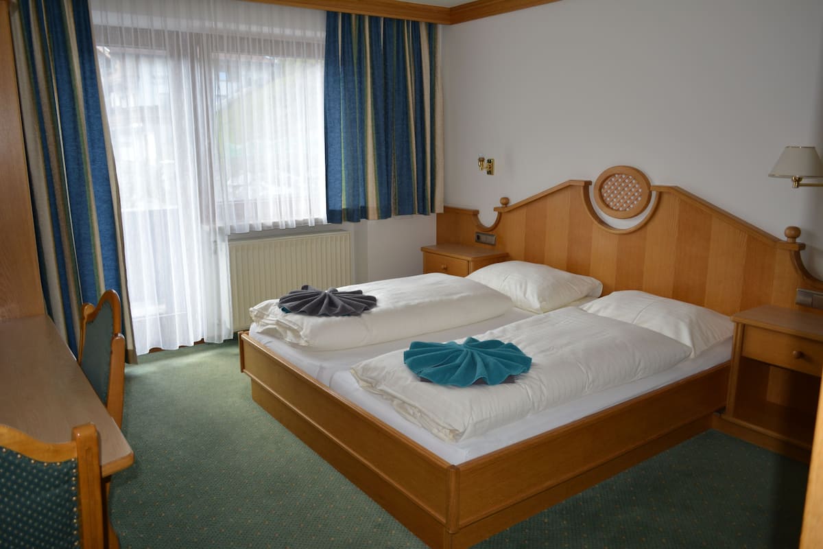 Superior Double Room, 1 King Bed with Sofa bed, Mountain View | Desk, cribs (surcharge), WiFi (free), bed sheets