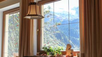 Bao gồm bữa sáng buffet hàng ngày