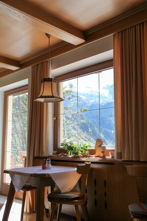 Free daily buffet breakfast - Frühstückspension Christina (Tux)