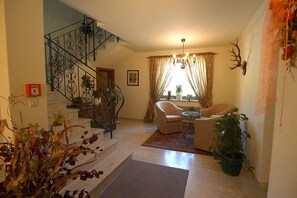 Lobby sitting area - Frühstückspension Christina (Tux)