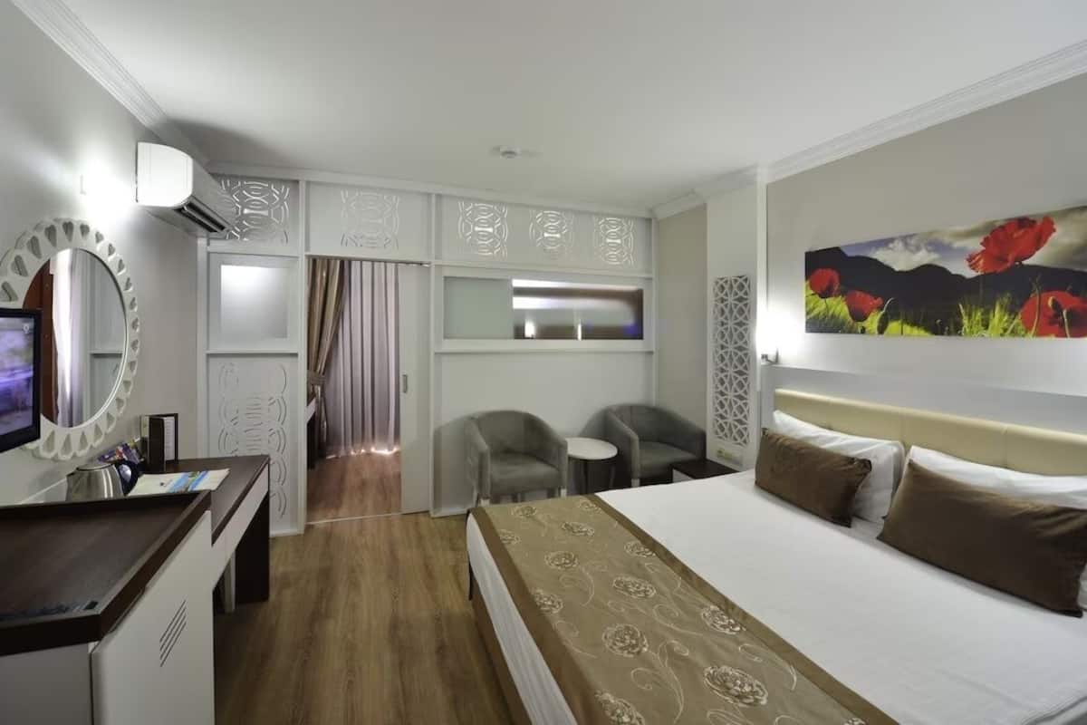 Minibar, coffres-forts dans les chambres, Wi-Fi