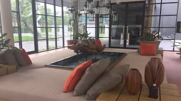 Sala de estar en el lobby