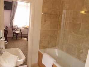 تجهيزات دش، مستلزمات مجانية للعناية الشخصية، مجففات شعر، مناشف