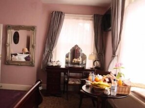 فطور أوروبي مجانًا