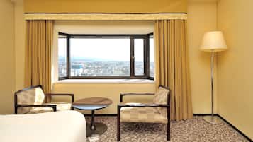 Minibar, desk, laptop workspace, blackout curtains