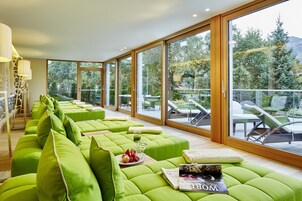 Couples treatment rooms, sauna, hot tub, steam room, body treatments