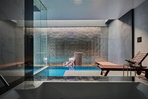 그랜드 더블룸 (Check in after 9PM) | 욕실 | 별도의 욕조 및 샤워 시설, 분사식 욕조, 무료 세면용품, 헤어드라이어