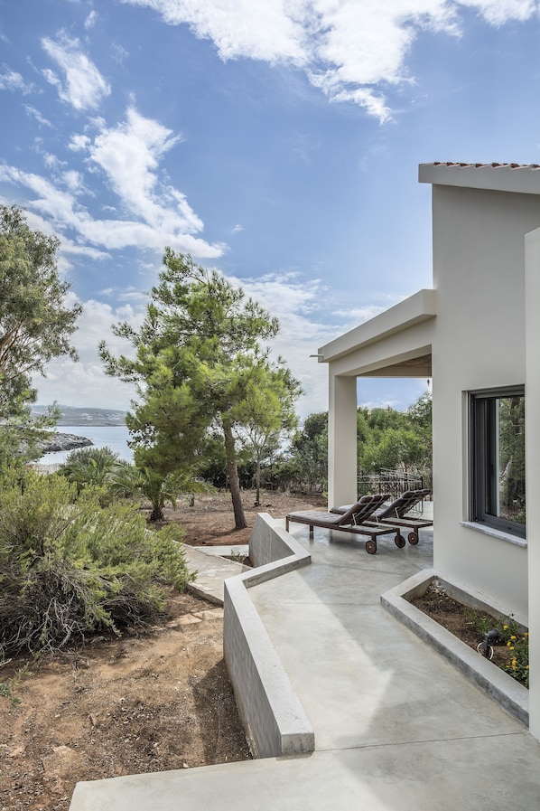 House, 2 Bedrooms, 2 Bathrooms, Beachside | Property grounds