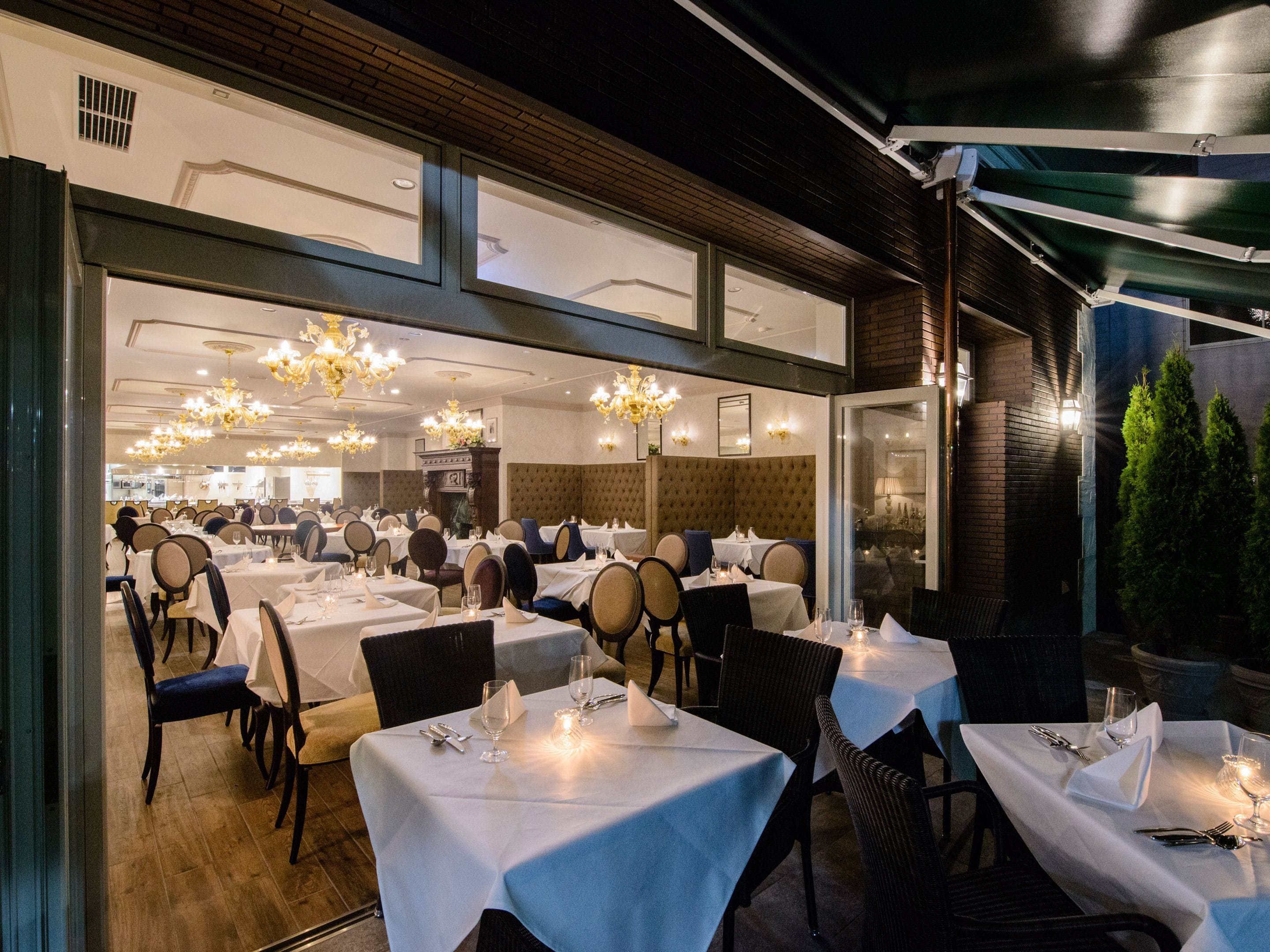 breakfast, lunch and dinner served