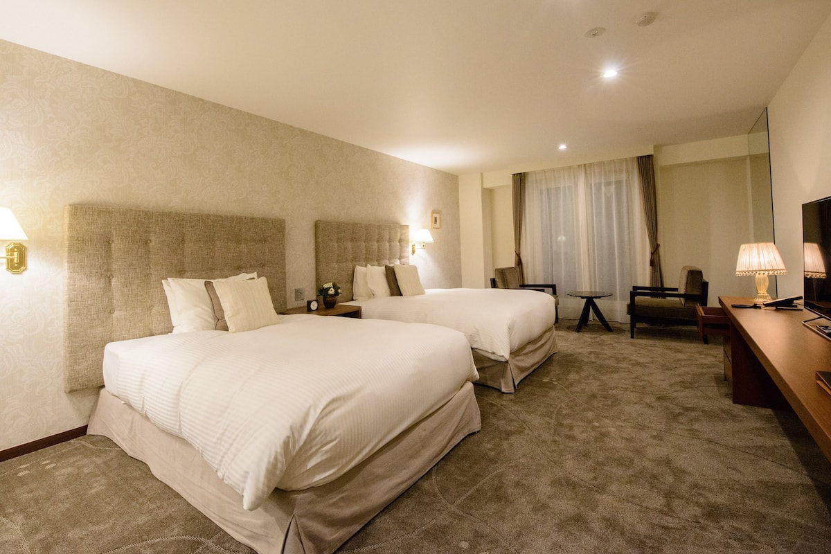 Chambre Deluxe avec lits jumeaux, non-fumeurs | Literie de qualité supérieure, minibar, coffres-forts dans les chambres