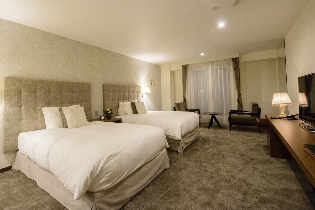 Premium bedding, minibar, in-room safe, desk