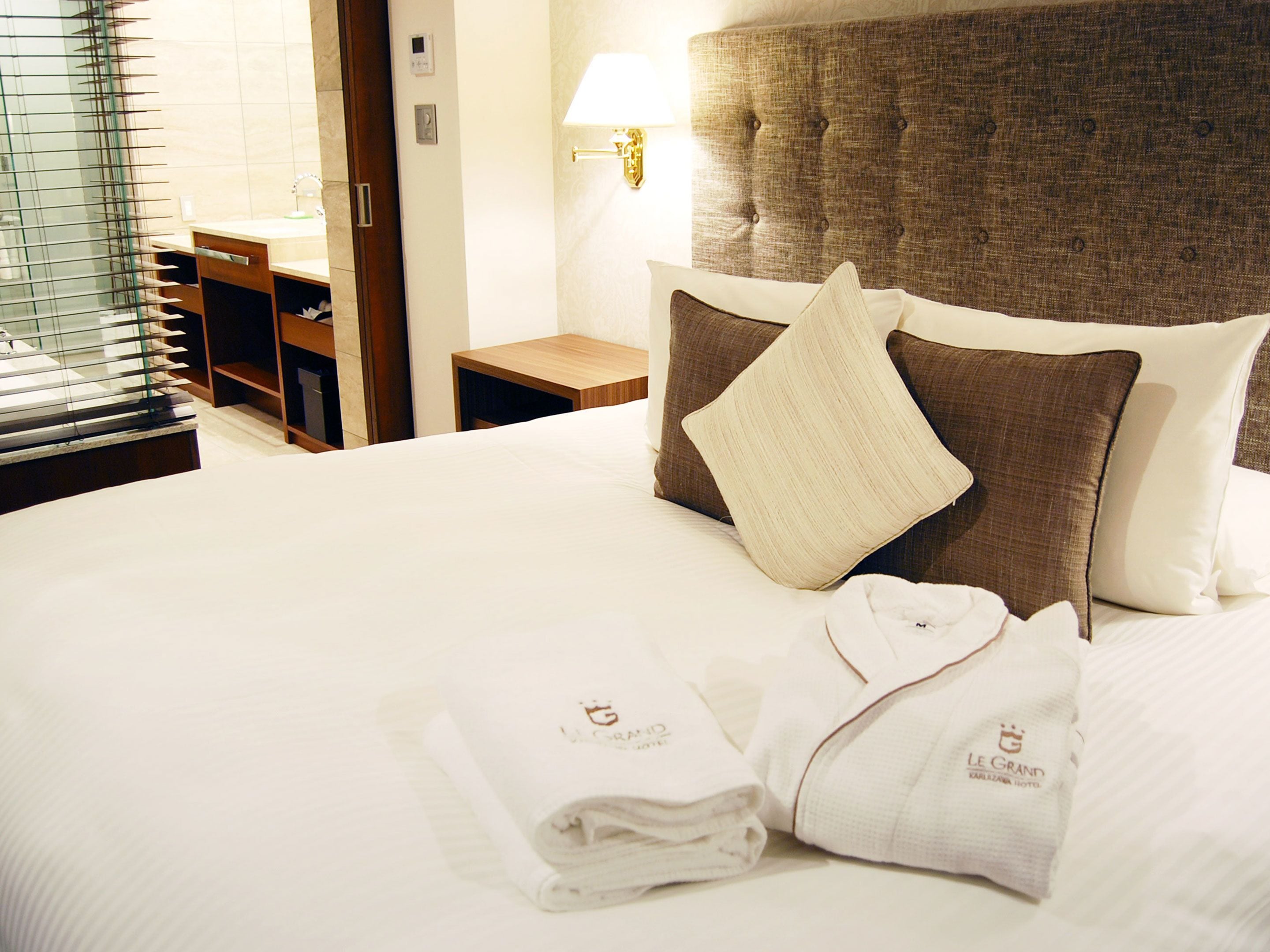 premier double room, non smoking | 1 bedroom, premium bedding, minibar, in-room safe