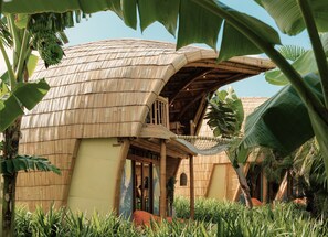 Premium bedding, minibar, in-room safe, blackout curtains - Origin Lombok (Kuta)