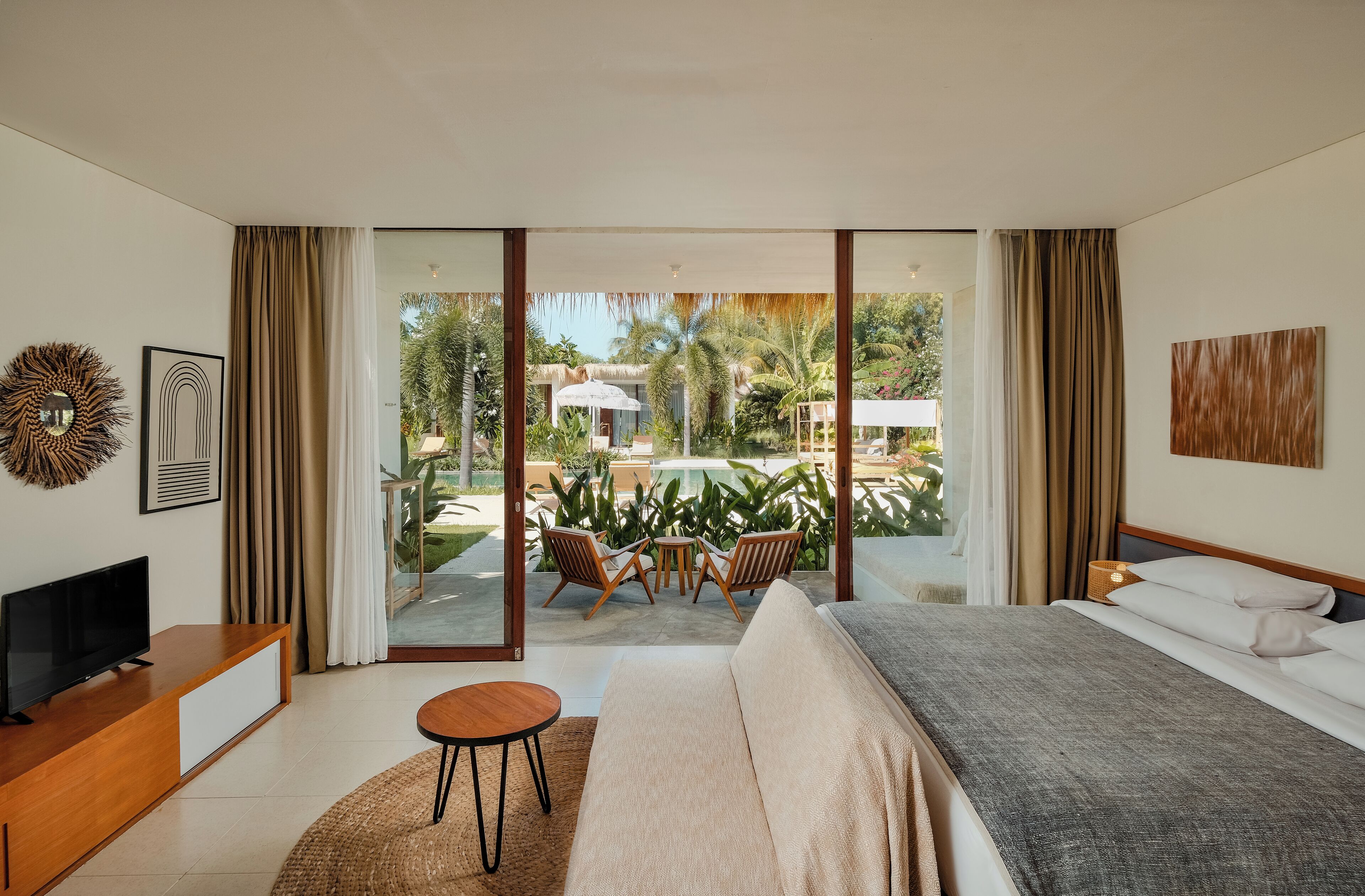 1 bedroom, premium bedding, minibar, in-room safe