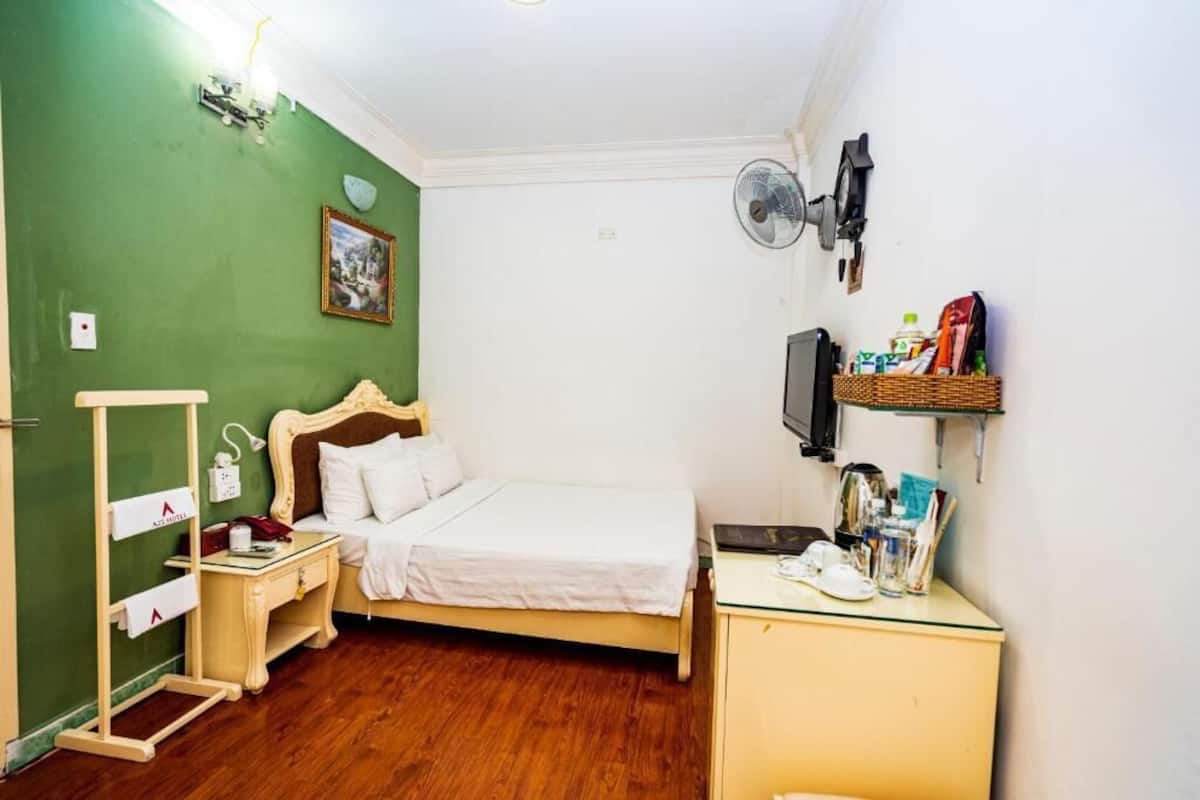 Standard Double Room | Minibar, blackout curtains, iron/ironing board, free WiFi