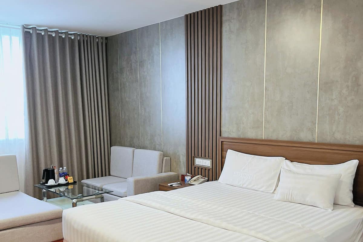 Deluxe Suite Room | Minibar, blackout curtains, iron/ironing board, free WiFi