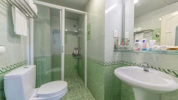Standard Double Room | Bathroom | Shower, free toiletries, hair dryer, bathrobes