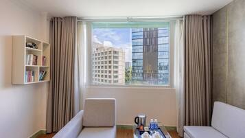 Habitación junior (VIP Room) | Minibar, cortinas blackout, tabla de planchar con plancha y wifi gratis