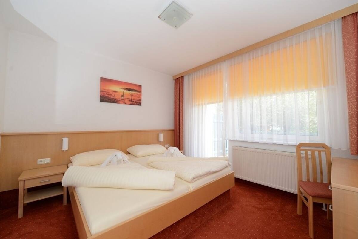 Suite, Balcony | Hypo-allergenic bedding available, minibar, in-room safe, desk