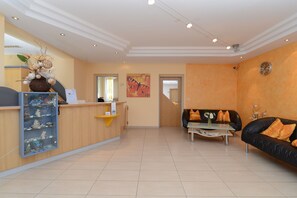 Front of property - Strandhotel Faak (Finkenstein am Faaker See)