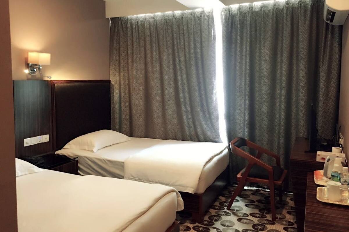 Standard Twin | Desk, iron/ironing board (on request), WiFi (free)