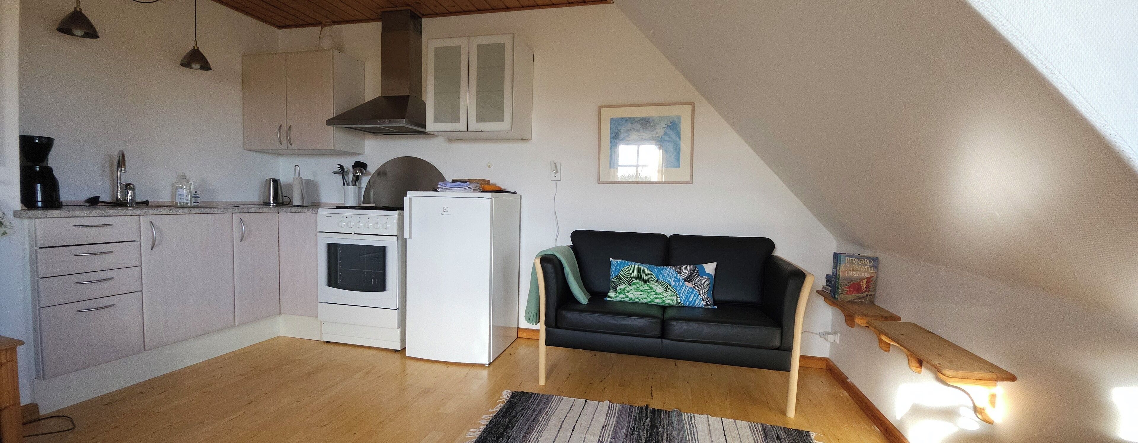 apartment, 1 king bed, balcony, sea view (a) | private kitchen | full-sized fridge, oven, stovetop, coffee/tea maker