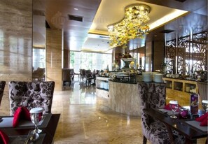 Breakfast buffet - Belviu Hotel Bandung (Bandung)