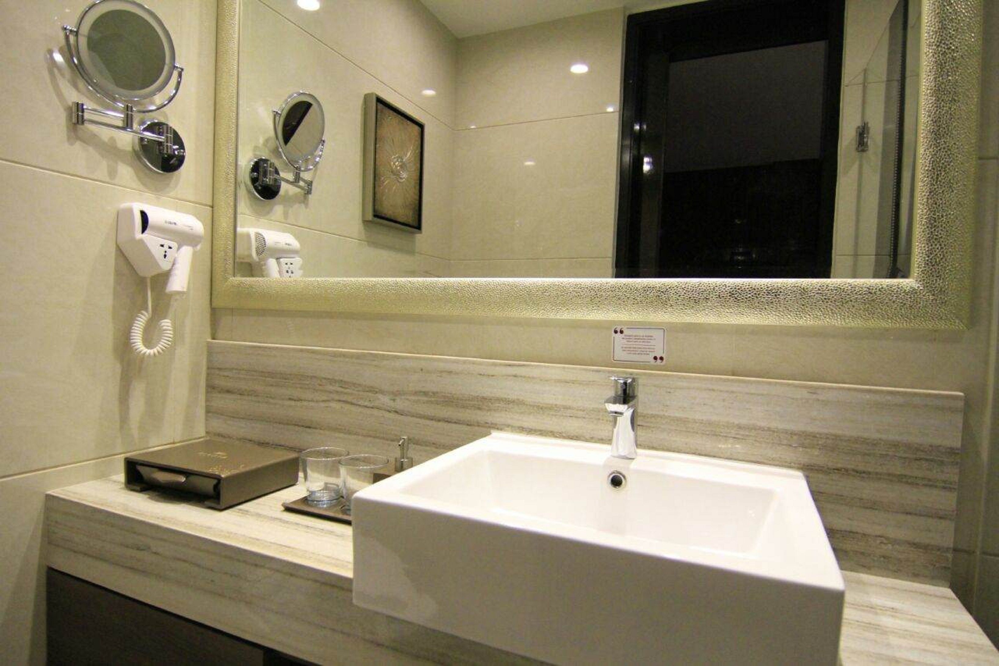 deluxe room | bathroom | shower, free toiletries, slippers, towels