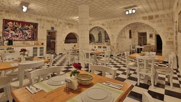 Daily cooked-to-order breakfast (EUR 15 per person)