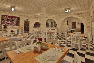 Daily cooked-to-order breakfast (EUR 15 per person)