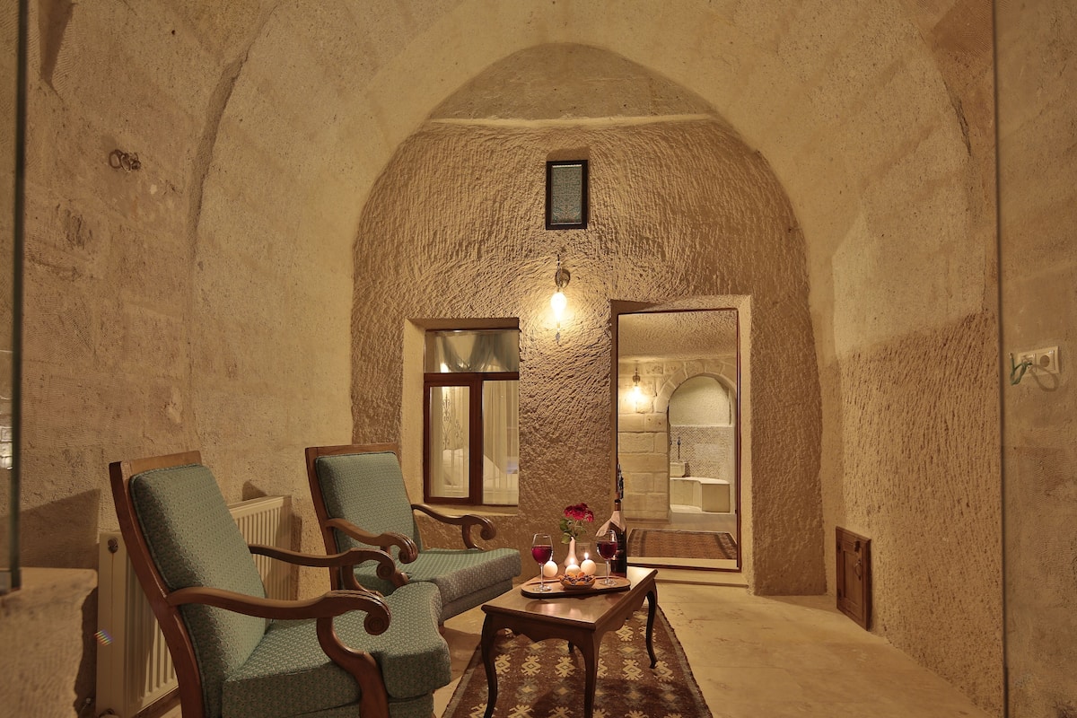 Suite Premium, patio, vista valle | Biancheria da letto di alta qualità, materassi in memory foam, minibar